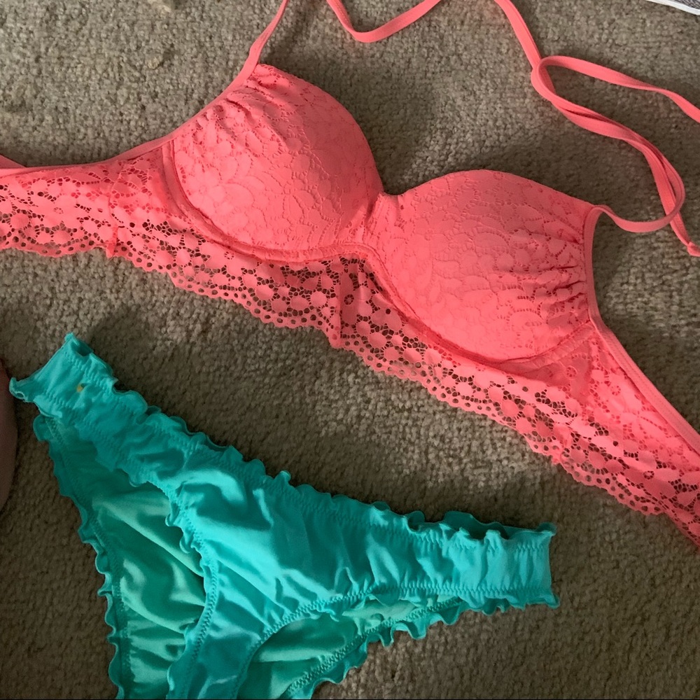 Bikini - Picture 3 of 4